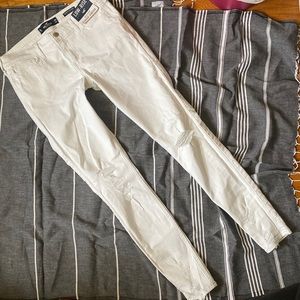 Distressed Low-Rise Super Skinny Classic Stretch Jeans